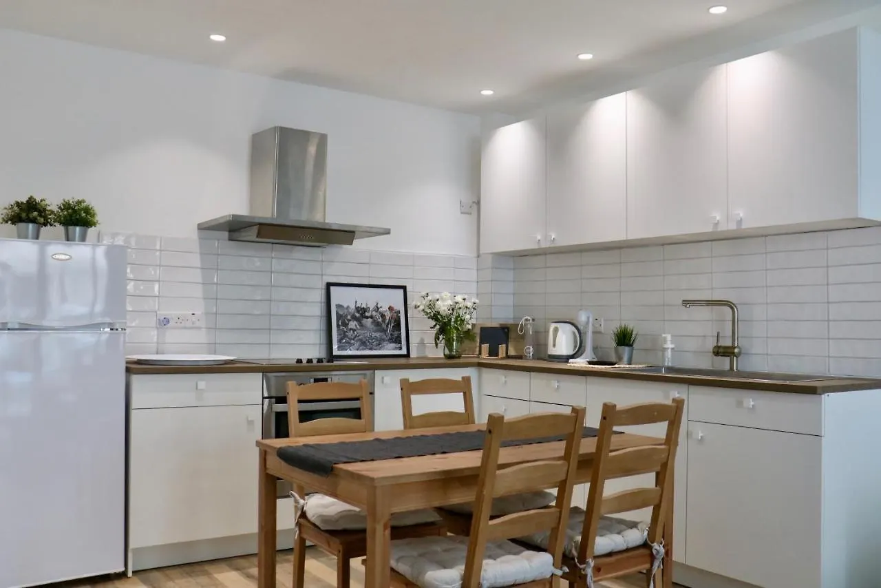 Staytion Apartments Ларнака