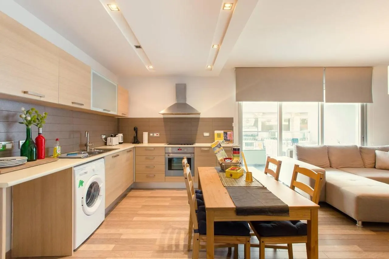 Staytion Apartments Ларнака