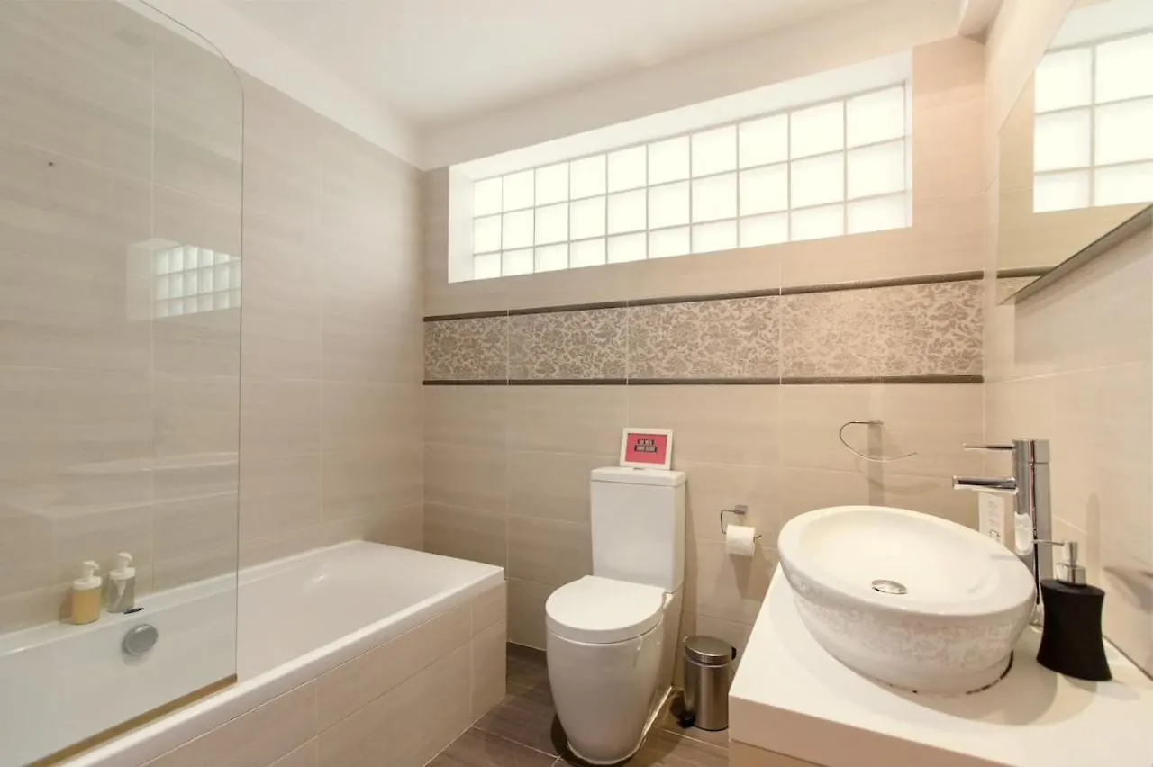 Staytion Apartments Ларнака