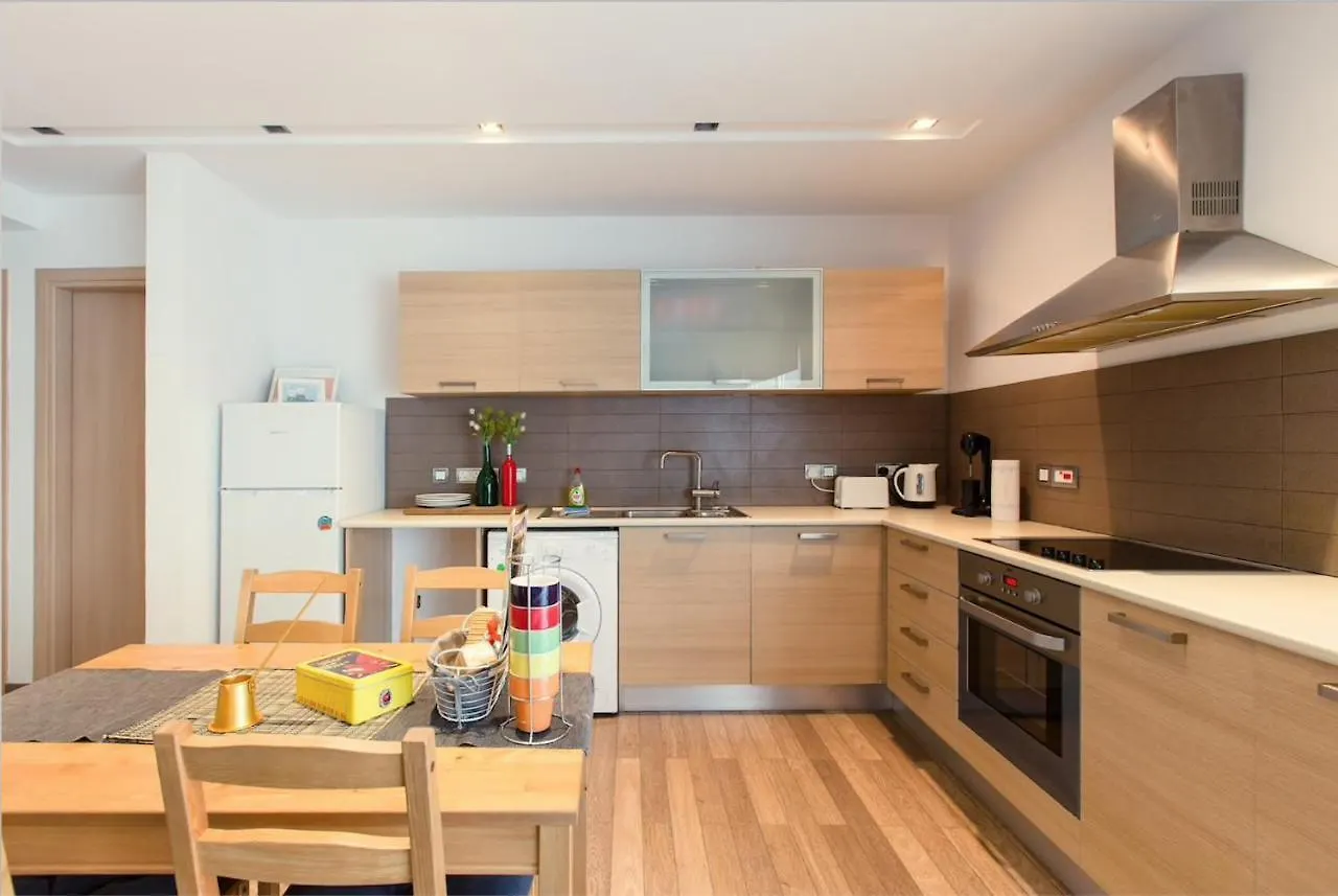 Staytion Apartments Ларнака 0*,