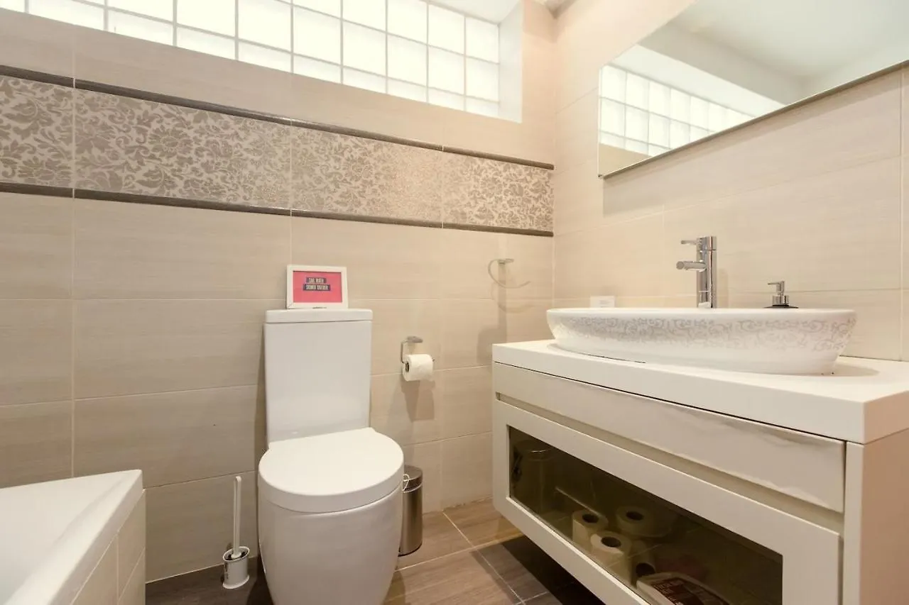 Staytion Apartments Ларнака 0*,